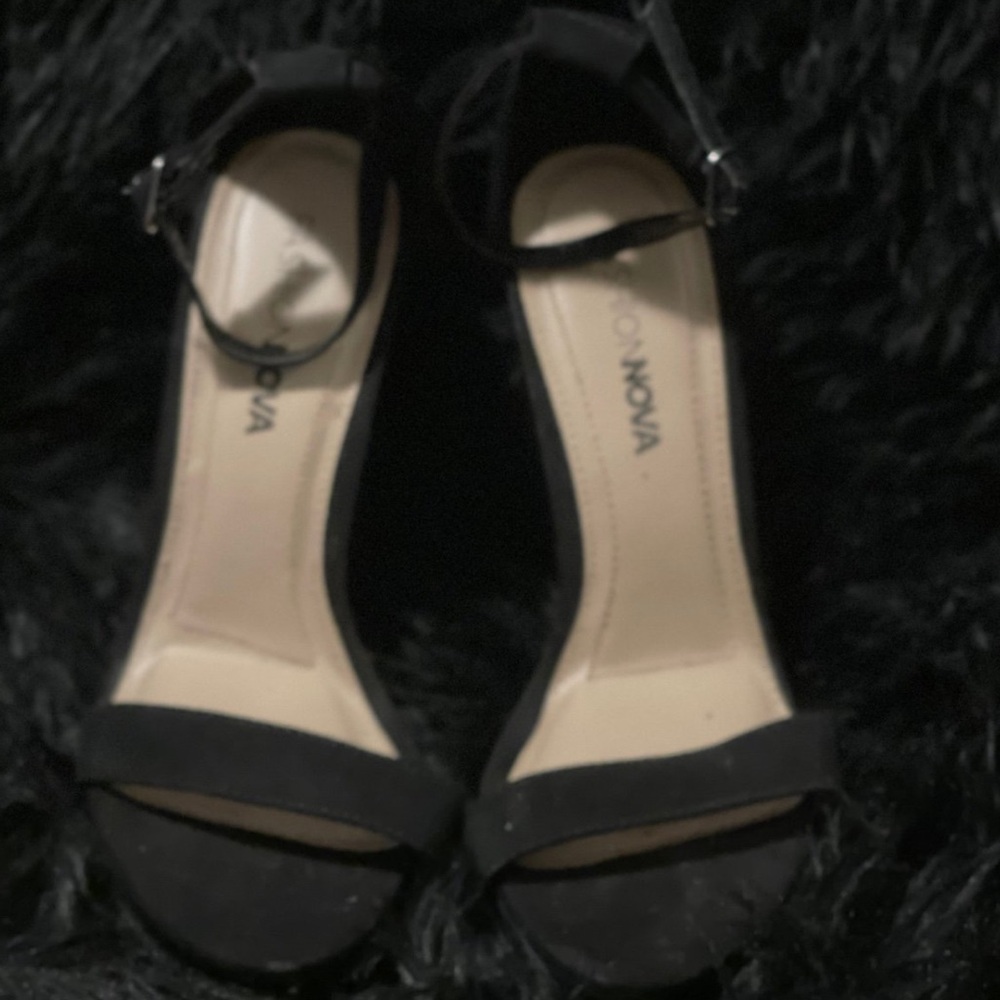Fashion nova heels size 7